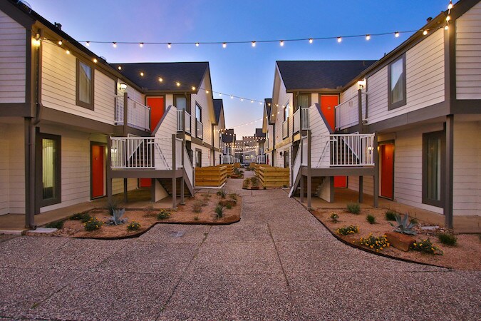 The Coop At Med Center Apartments Houston Tx Houston Apartment Rentals At The Co Op Med Center Apartments In Texas