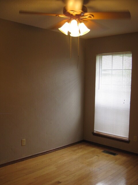 Foto principal - Beautiful Three Bedroom in North Norman wi...