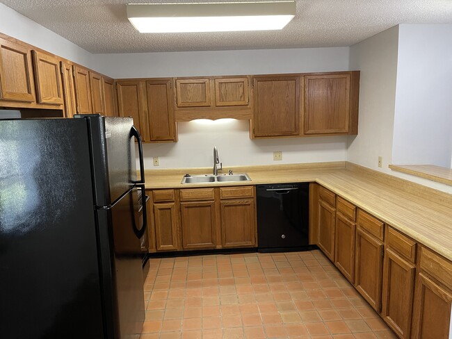 kitchen - 241 Ellis Rd