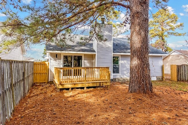 Building Photo - 3-Bedroom Retreat with 2 Full Baths in Fay...