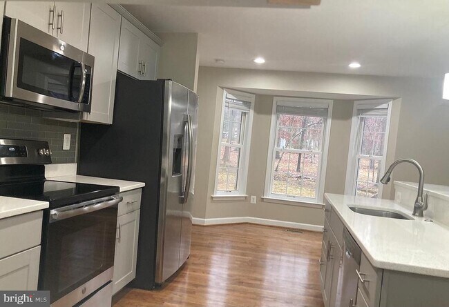 Foto del edificio - 3002 Lakeview Pkwy