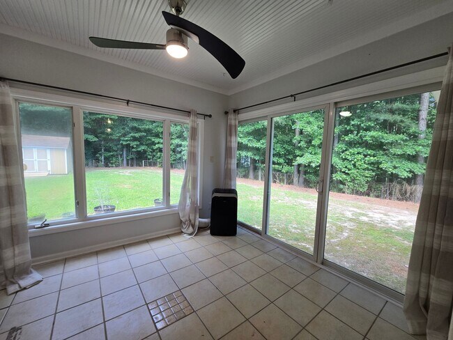 Building Photo - Mt. Hermon - Adorable 3Bed, 2Bath Ranch