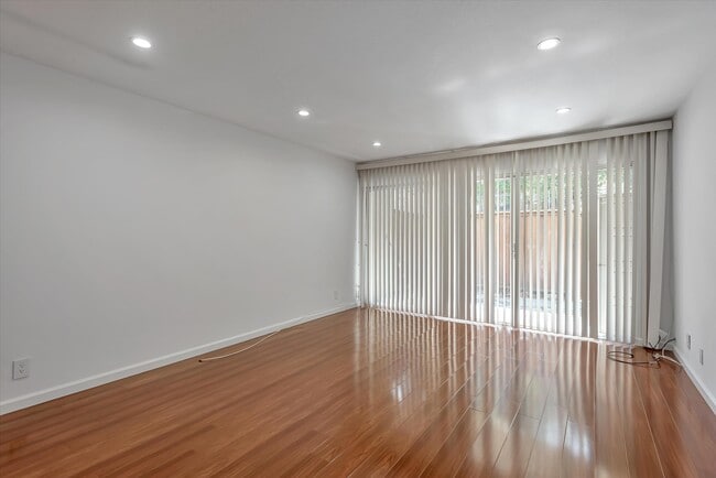 Building Photo - 1101 Continentals Way