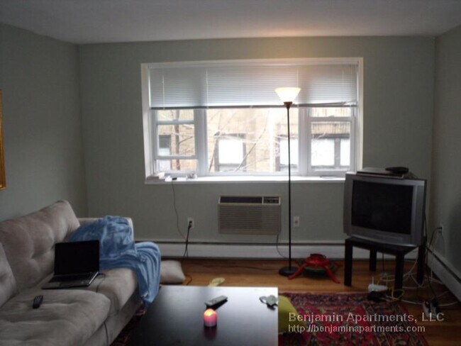 Building Photo - 110 Babcock St