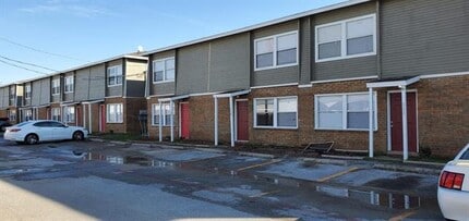 Building Photo - 811 N Spears St