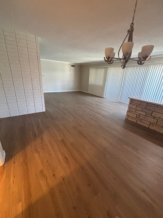 Building Photo - 800-818 S Orange Grove Blvd