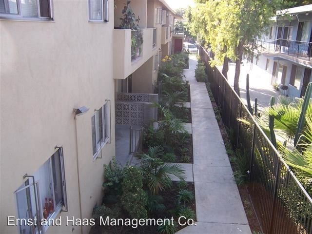 Building Photo - 2018 Locust Ave