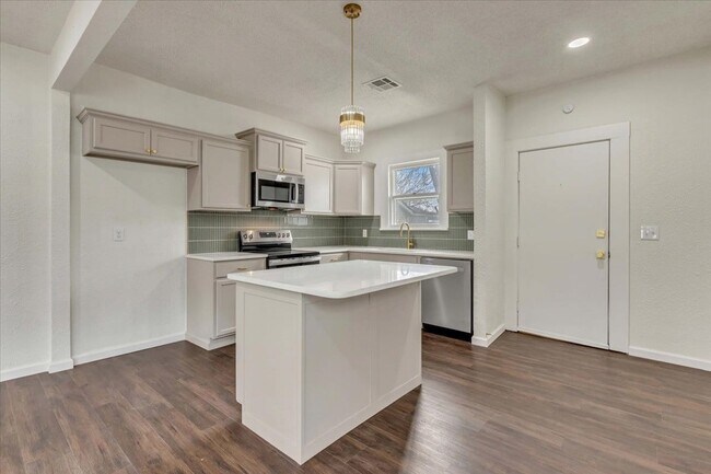 Foto del edificio - 1704 NW 32nd St