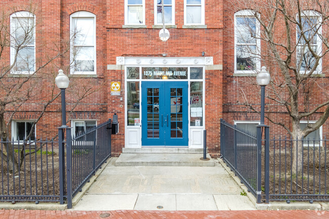 Entrada - Pierce School Lofts