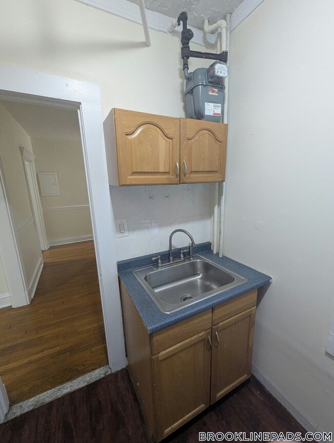 Building Photo - 364 Riverway