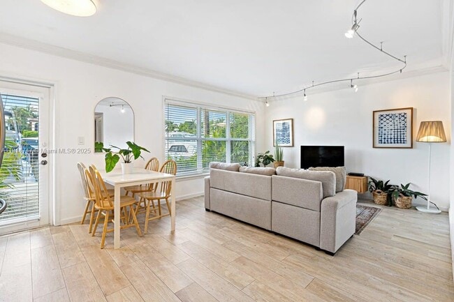 Building Photo - 65 Hendricks Isle