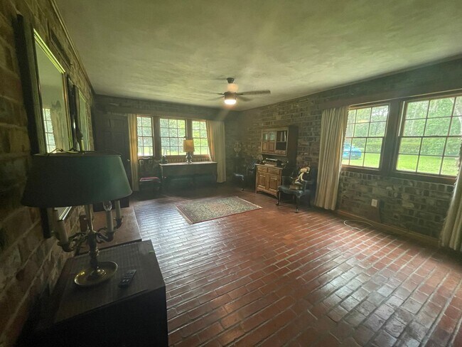 Foto del edificio - Stunning 3-Bedroom, 2-Bathroom Home with A...