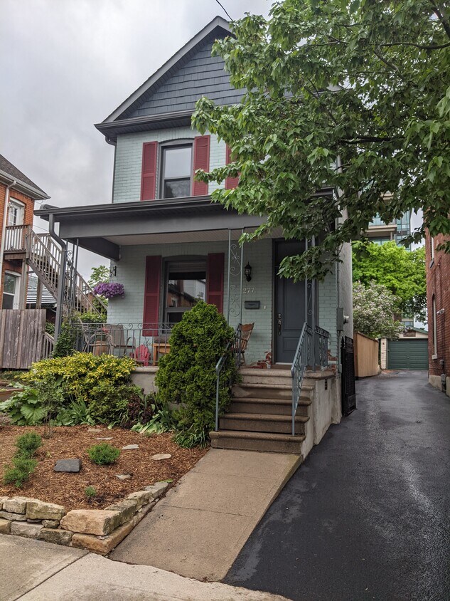 Photo principale - 277 Macnab St N