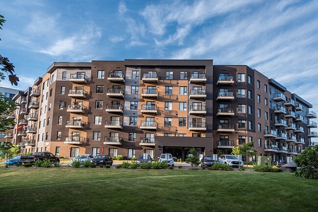 Photo du bâtiment - Le Saint-Laurent Apartments