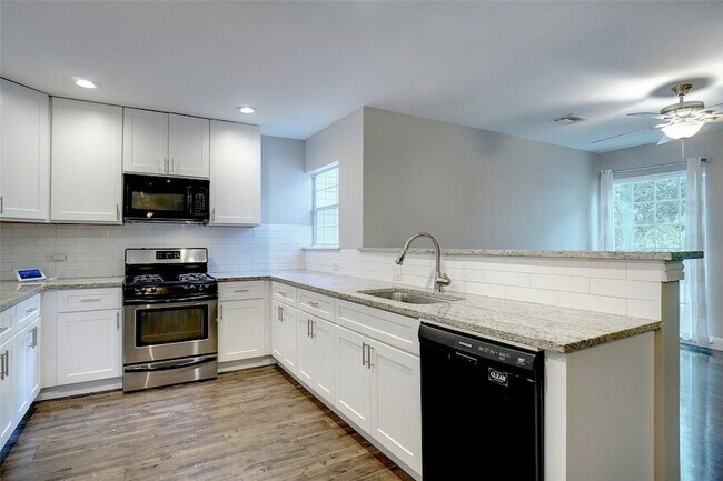 Building Photo - 219 Hartsdale Dr