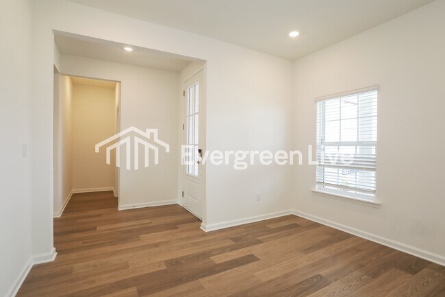 Building Photo - 3440 Americana Dr