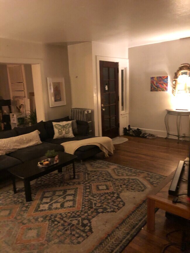 Foto del edificio - 3022 N Farwell Ave