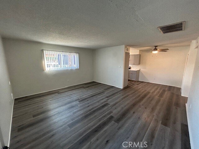 Foto del edificio - 51099 Eisenhower Dr