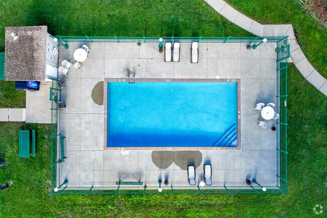 Piscina - Winchester Apartments & Townhomes