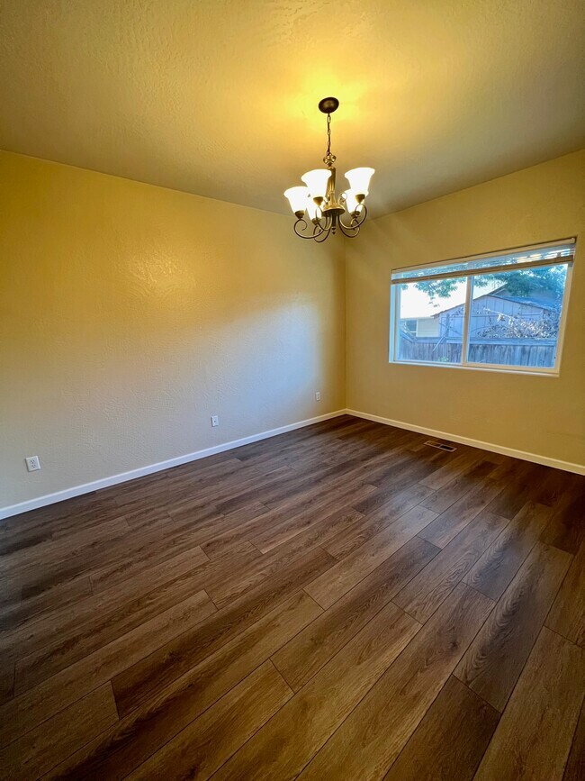 Foto del edificio - 2635 Parkwood Village Ln