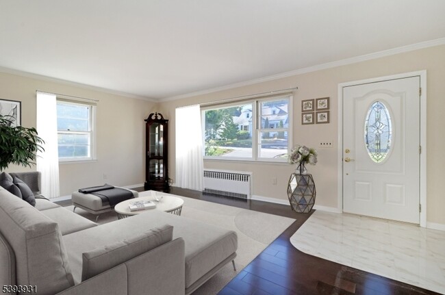 Foto del edificio - 6 Roscoe Ave