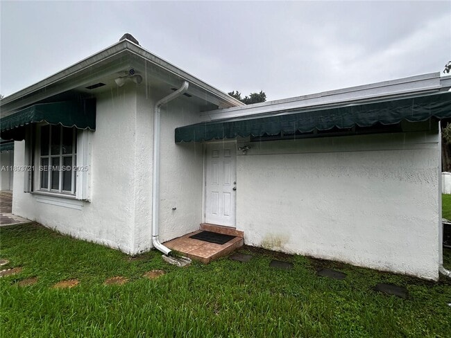 Building Photo - 7630 SW 73rd Pl