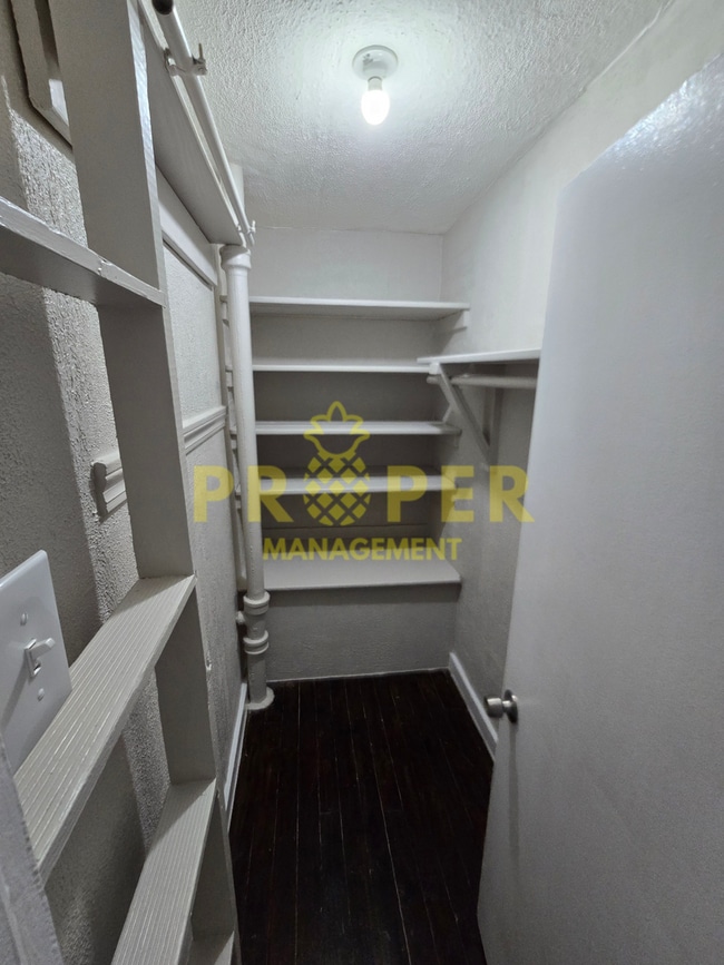 Building Photo - Updated 2-Bedroom, 1-Bath Bungalow with La...
