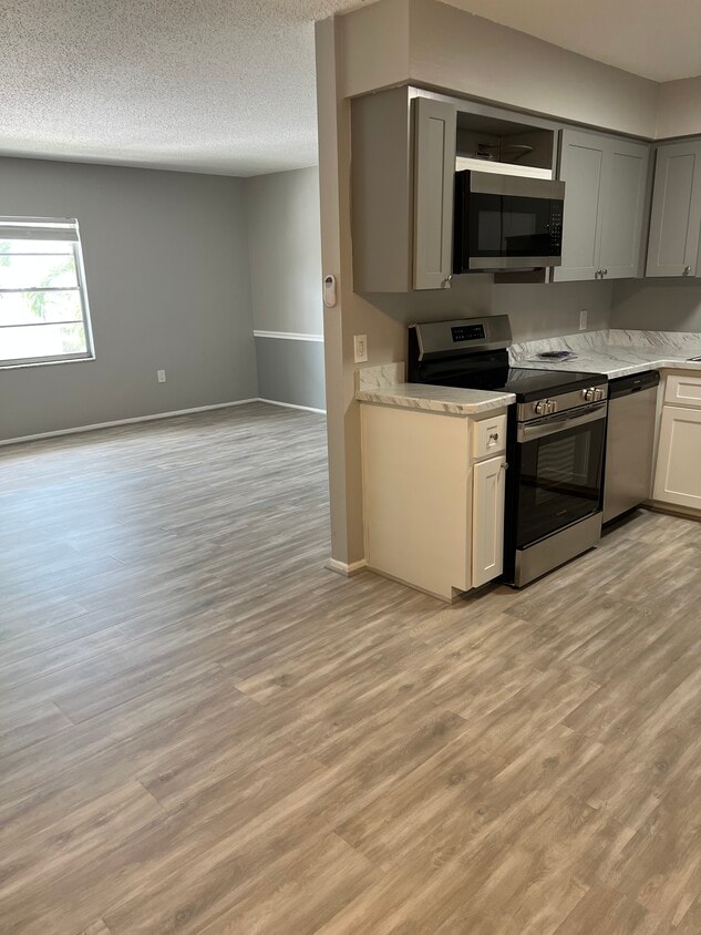 Building Photo - Bradenton Palms