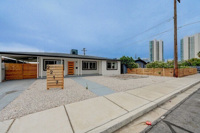Building Photo - Fully Furnished or Unfurnished 3 BR / NO HOA