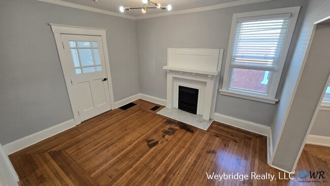 Building Photo - 923 Rogers Pl