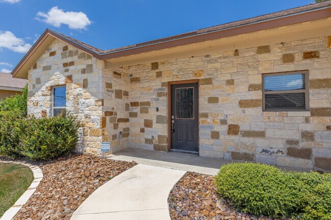 Foto del edificio - Charming open floor style home!
