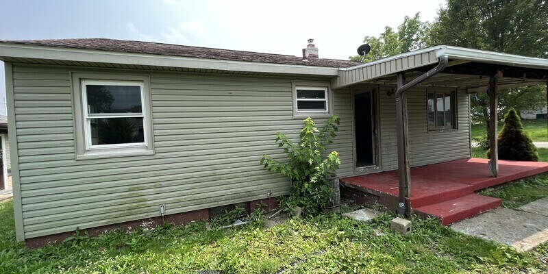 Primary Photo - 1001 Warren Ave