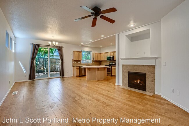 Foto del edificio - 3 br, 2.5 bath House - 1611 SW Wright Place