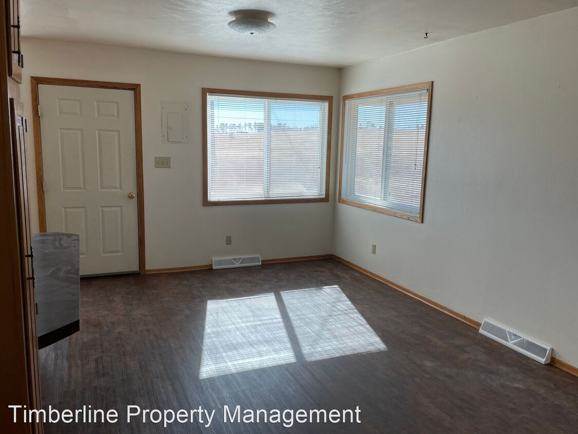 Foto principal - 3 br, 1.5 bath House - 7555 Wildridge Road