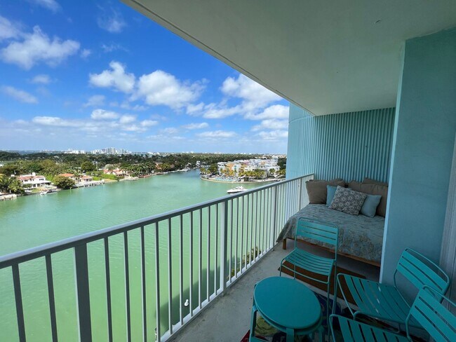 Foto del edificio - Channeling the rat pack in retro Miami Bea...