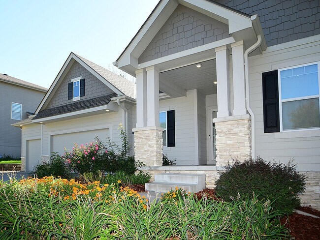 Foto del edificio - Stunning West Omaha Home | Over 3,000 Sq Ft, Finished Basement & 3-Car Garage!