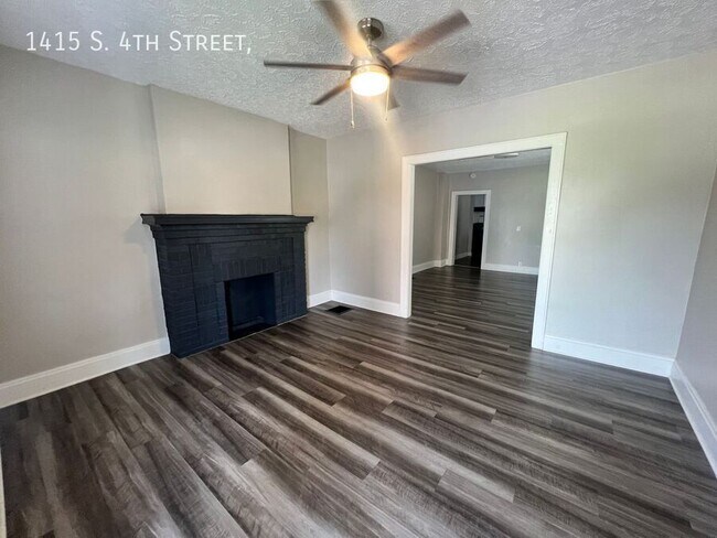 Building Photo - Large 3 Bed 1.5 Bath In The Heart Of Merio...