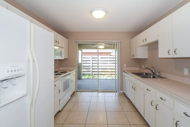 Building Photo - 4652 Ardale St