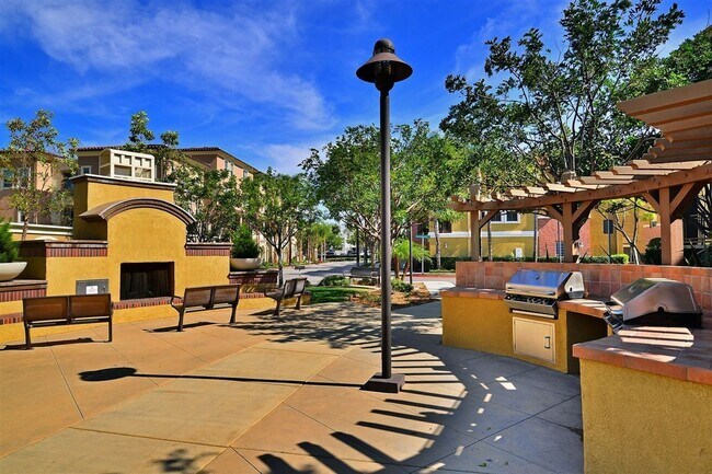 Foto del edificio - 2 Bedroom/2.5 Bath Townhouse