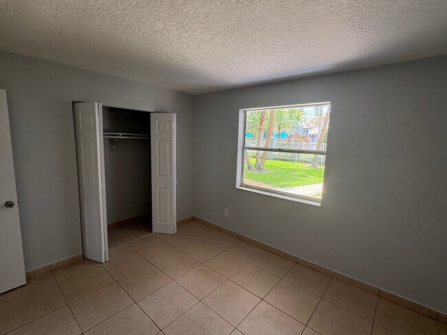 Building Photo - 4600 SW 67th Ave