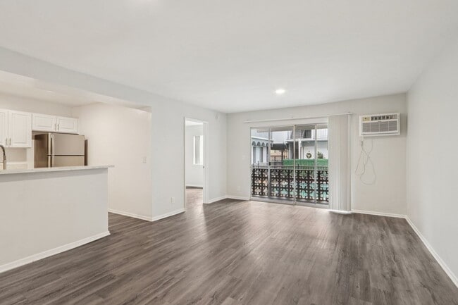 Interior Photo - 4950 Coldwater Canyon