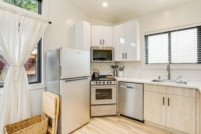 Foto del edificio - 3381 Pinole Valley Rd