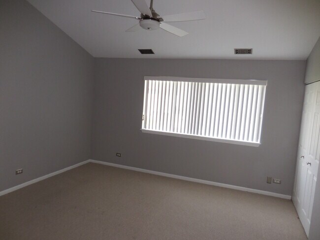 Foto del edificio - 1148 E Addison Ave