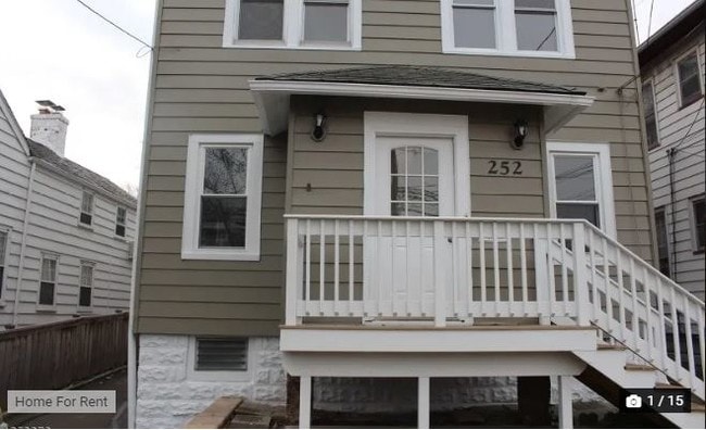 Building Photo - 252 Franklin St