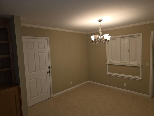 Building Photo - 502 Dewberry Dr