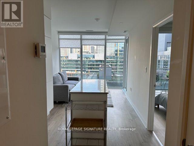 Building Photo - 576 Front St W