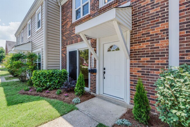 Building Photo - Beautifully remodeled condo