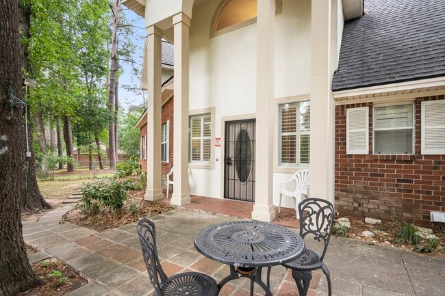 Foto del edificio - 14151 Buckingham Ln