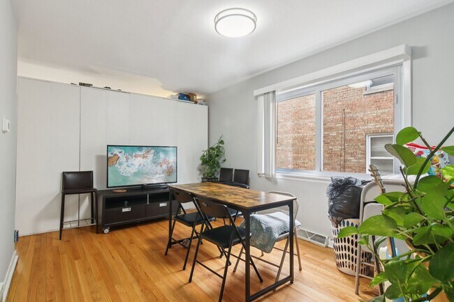 Foto del edificio - 8613 Trumbull Ave