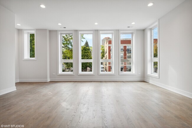 Foto del edificio - 418 E Oakwood Blvd